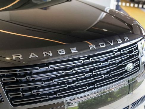 New 2026 Land Rover Range Rover Long Wheelbase SE AWD/4WD image 10