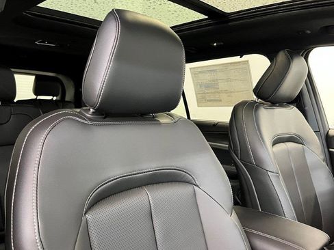 New 2025 Jeep Grand Cherokee L Limited w/ Luxury Tech Group II image 6