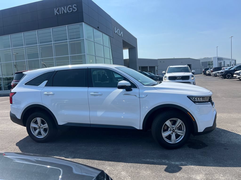 Certified 2023 Kia Sorento LX AWD/4WD image 3