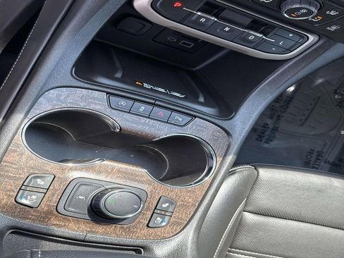 Used 2023 GMC Acadia Denali w/ Denali Ultimate Package FWD image 28