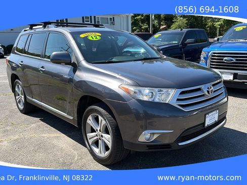 Used 2012 Toyota Highlander Limited w/ Tow Pkg AWD/4WD image 3