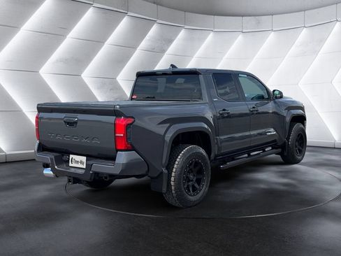 Used 2025 Toyota Tacoma SR5 AWD/4WD image 5