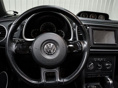 Used 2013 Volkswagen Beetle 2.0T FWD image 18