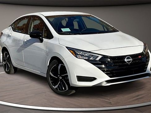 New 2025 Nissan Versa SR w/ Trunk Package image 2