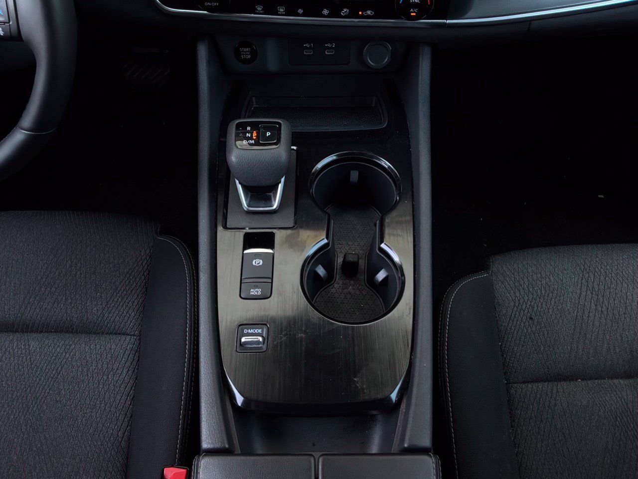 Used 2025 Nissan Rogue SV FWD image 15