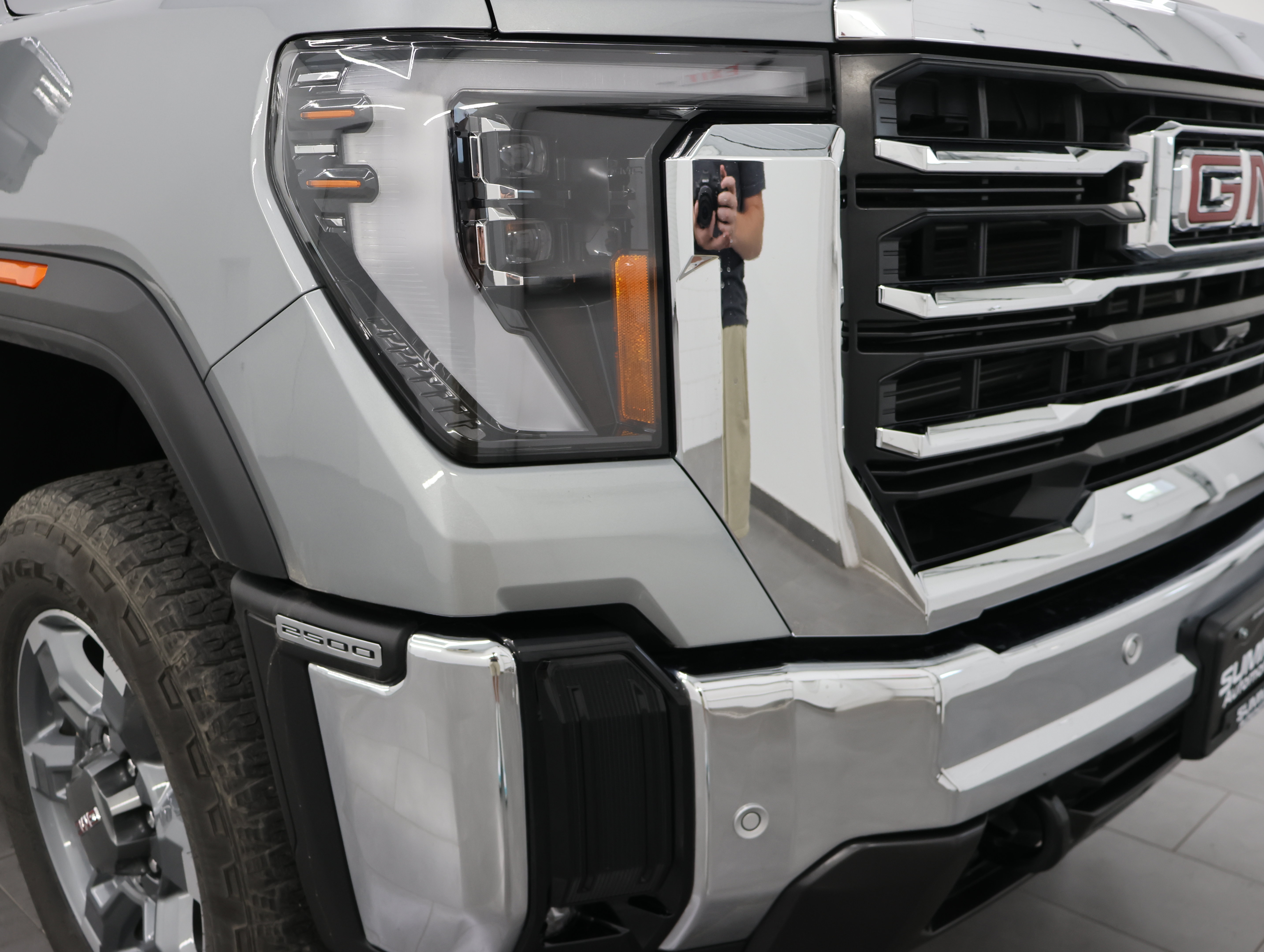 Used 2025 GMC Sierra 2500 SLT w/ SLT Premium Package AWD/4WD image 28