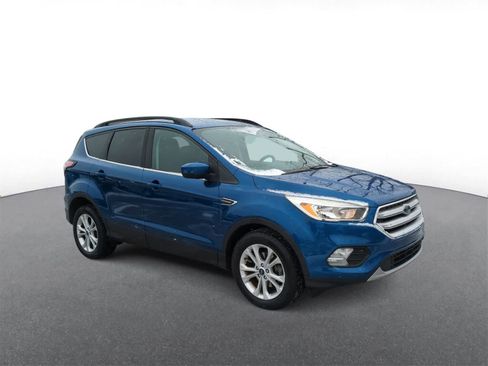 Used 2018 Ford Escape SE image 2