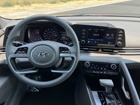 Used 2023 Hyundai Elantra SEL w/ Cargo Package FWD image 9