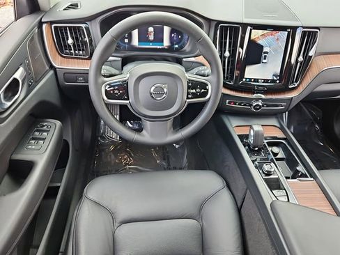 Used 2024 Volvo XC60 B5 Plus image 15