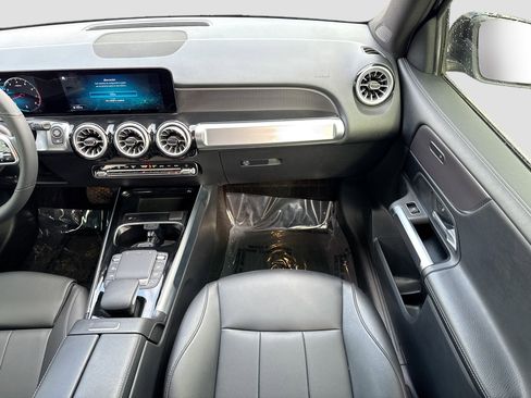 Used 2022 Mercedes-Benz GLB 250 image 17