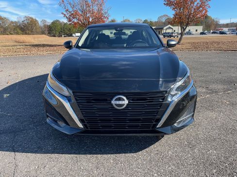 Used 2024 Nissan Altima 2.5 SV FWD image 8