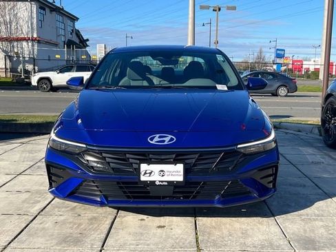 Certified 2025 Hyundai Elantra SEL image 4