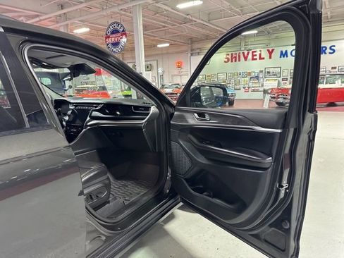 Certified 2024 Jeep Grand Cherokee Limited w/ Luxury Tech Group II image 43