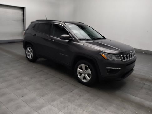 Used 2019 Jeep Compass Latitude FWD image 11