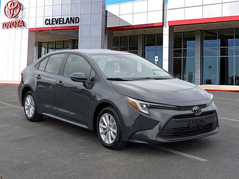 Used 2026 Toyota Corolla LE image 2