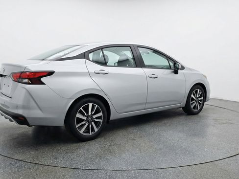 Used 2025 Nissan Versa SV image 9