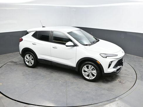 Used 2025 Buick Encore GX Preferred AWD/4WD image 23