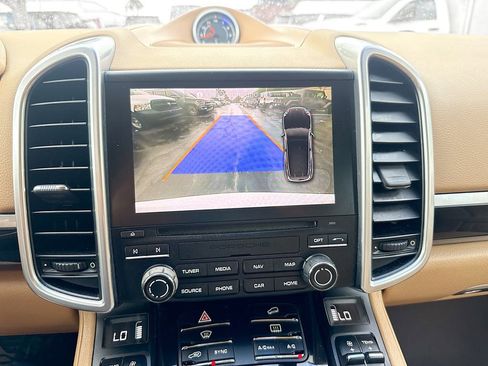 Used 2017 Porsche Cayenne AWD/4WD image 15