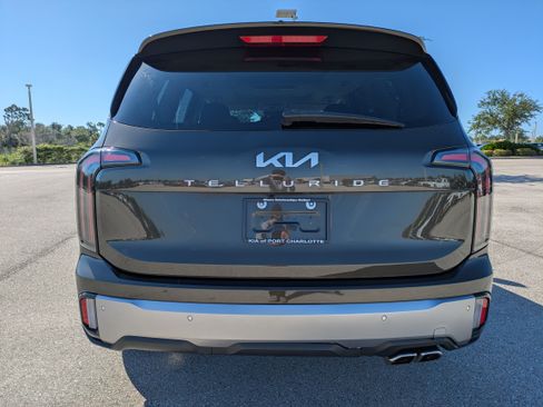 Used 2025 Kia Telluride SX w/ SX Captain's Chair Package FWD image 5