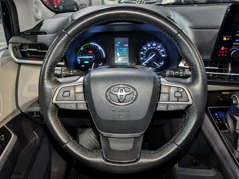 Used 2021 Toyota Sienna XLE w/ XLE Plus Package FWD image 36