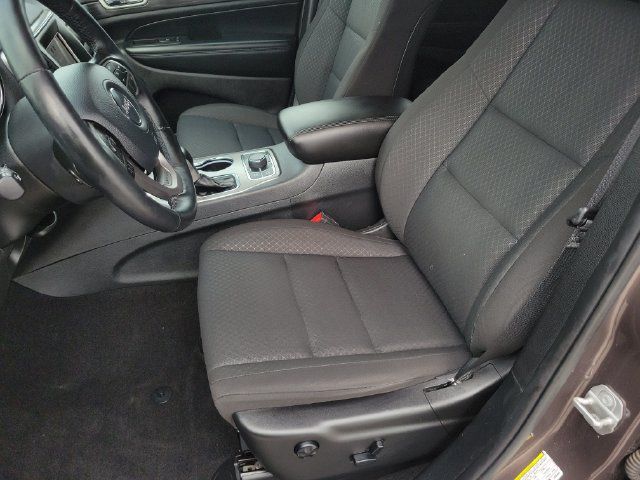 Used 2020 Jeep Grand Cherokee Laredo AWD/4WD image 16