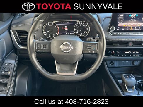 Used 2025 Nissan Rogue SV FWD image 18