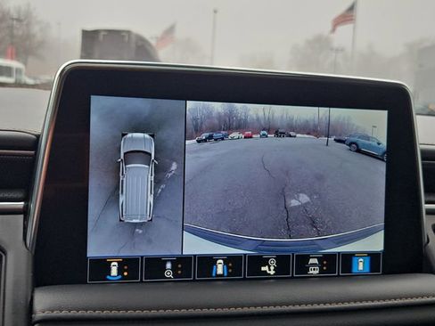 Used 2021 GMC Yukon XL AT4 w/ AT4 Premium Plus Package AWD/4WD image 17