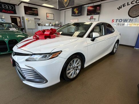 Used 2022 Toyota Camry LE image 7