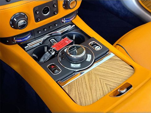 Used 2021 Rolls-Royce Dawn RWD image 23