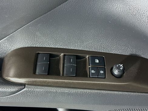 Used 2022 Toyota Camry SE FWD image 23