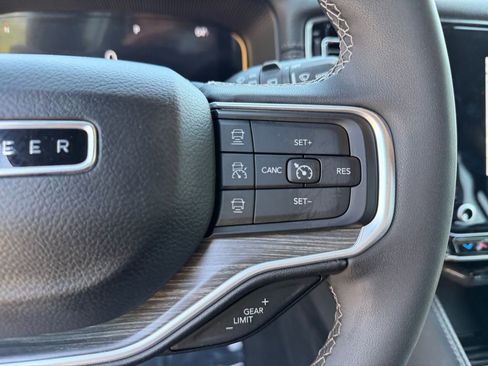 Used 2024 Jeep Wagoneer L Series II w/ Flexible Seating Group AWD/4WD image 20