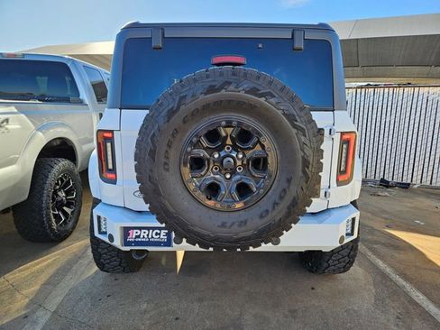 Used 2023 Ford Bronco Wildtrak image 3