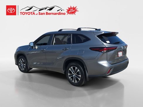 Certified 2025 Toyota Highlander XLE AWD/4WD image 3