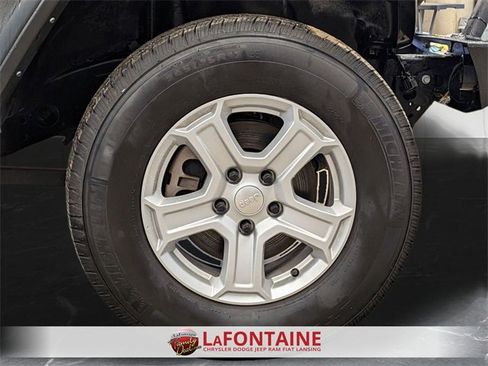 Certified 2022 Jeep Wrangler Unlimited Rubicon w/ Cold Weather Group image 31