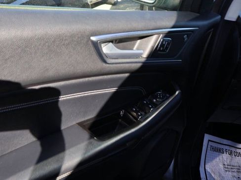 Used 2019 Ford Edge Titanium image 21
