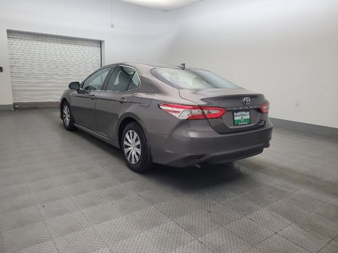 Used 2020 Toyota Camry LE FWD image 5