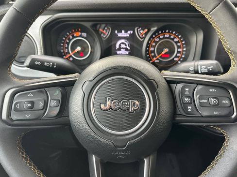 Used 2025 Jeep Wrangler Willys image 25