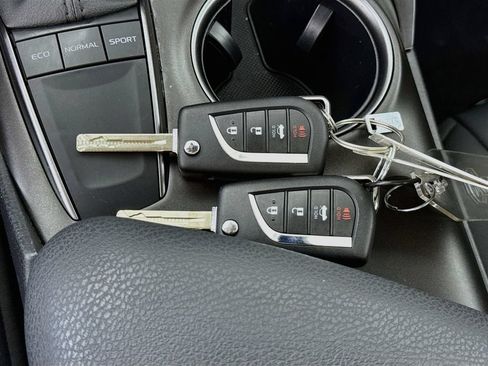 Certified 2024 Toyota Camry SE FWD image 31