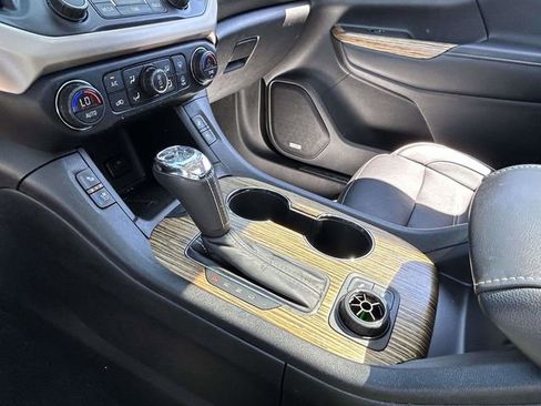 Used 2019 GMC Acadia Denali w/ Technology Package FWD image 17