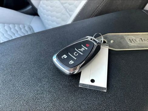 Used 2021 Chevrolet Equinox LT image 32