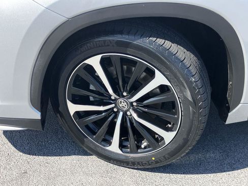 Used 2022 Toyota Highlander XSE AWD/4WD image 9