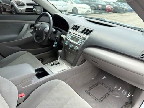 Used 2009 Toyota Camry LE FWD image 25