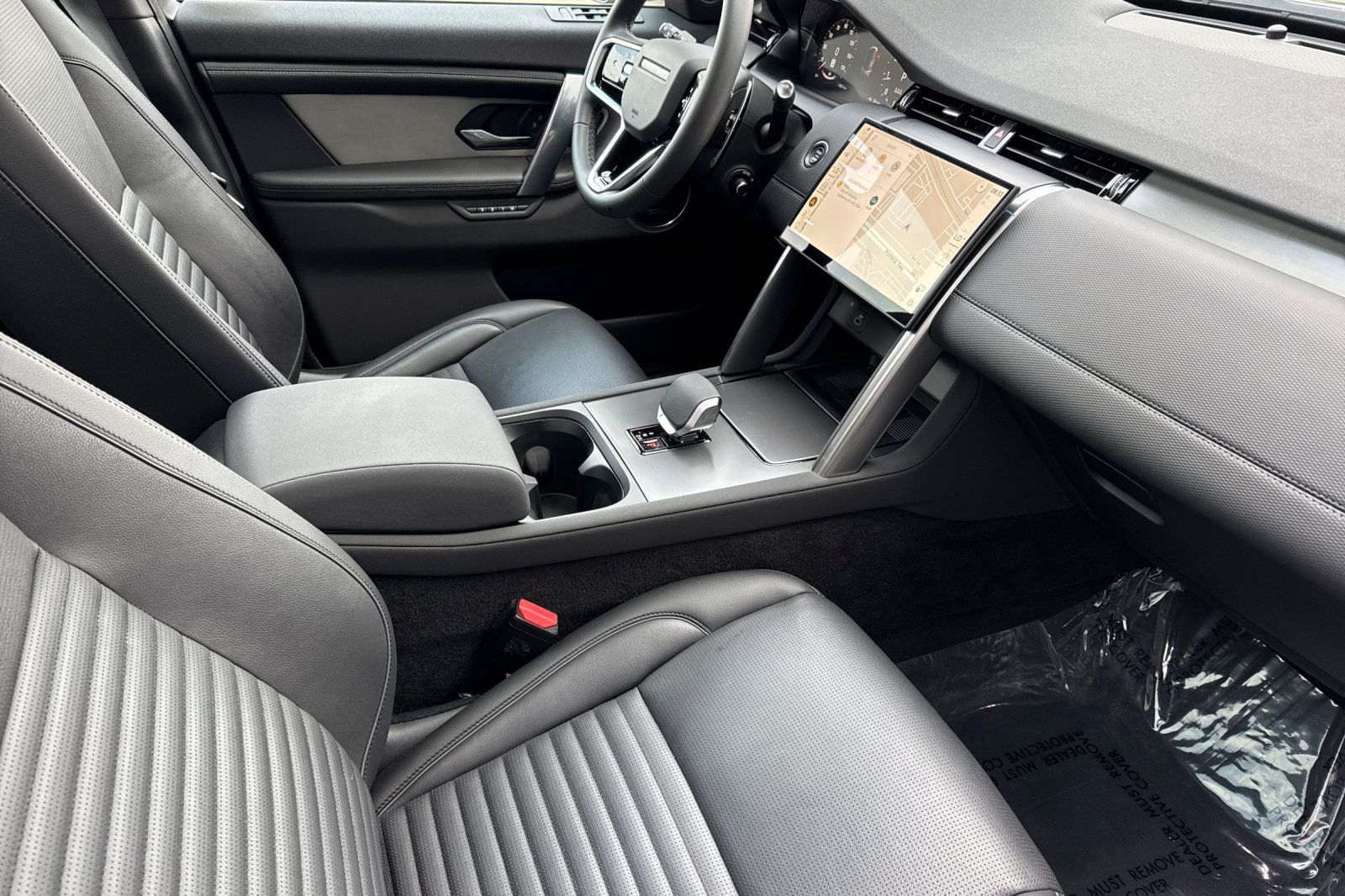 Used 2025 Land Rover Discovery Sport Dynamic SE AWD/4WD image 17