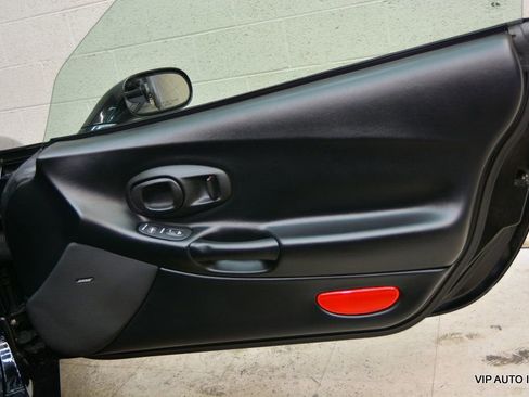 Used 2001 Chevrolet Corvette Coupe image 9