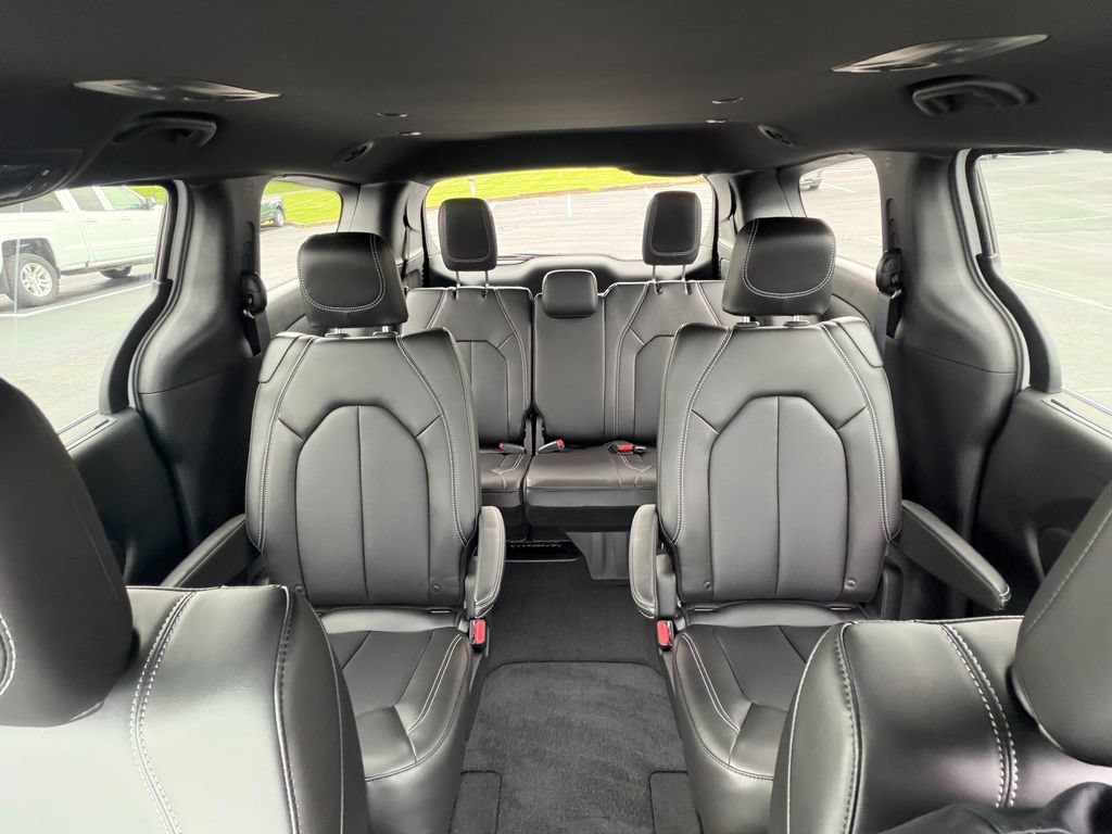 New 2027 Chrysler Pacifica Select AWD/4WD image 20