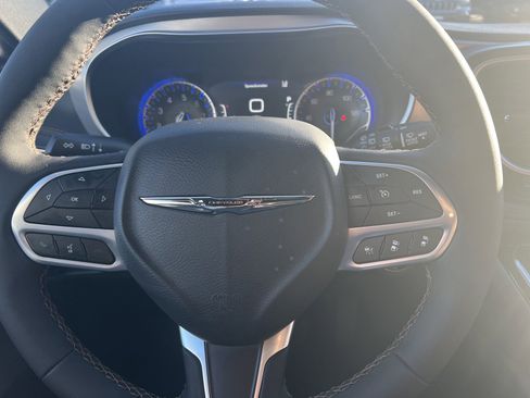 New 2026 Chrysler Pacifica Pinnacle image 16