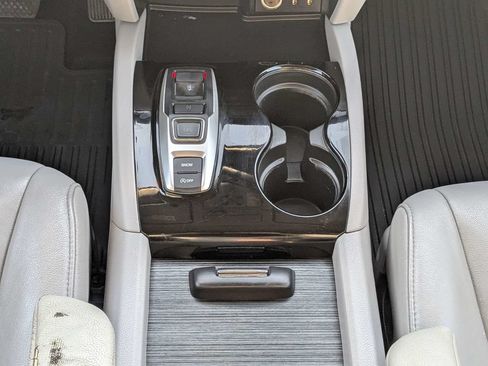 Used 2016 Honda Pilot Touring image 22