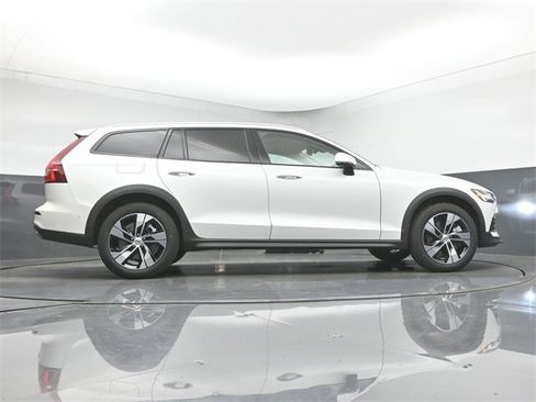 New 2026 Volvo V60 B5 Cross Country Plus w/ Protection Package Premier image 46