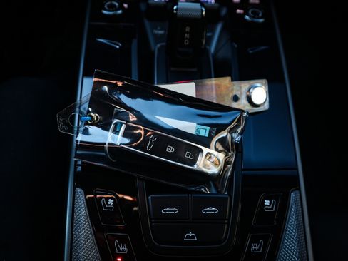 Used 2025 Porsche 911 Carrera image 36