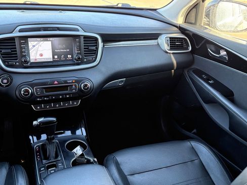 Used 2019 Kia Sorento SX w/ SX Touring Package image 15